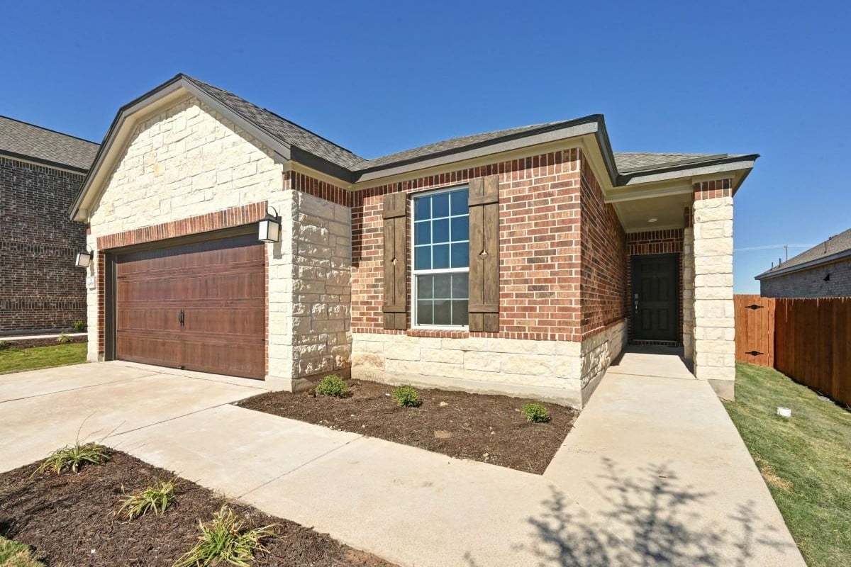 Exterior:Front exterior