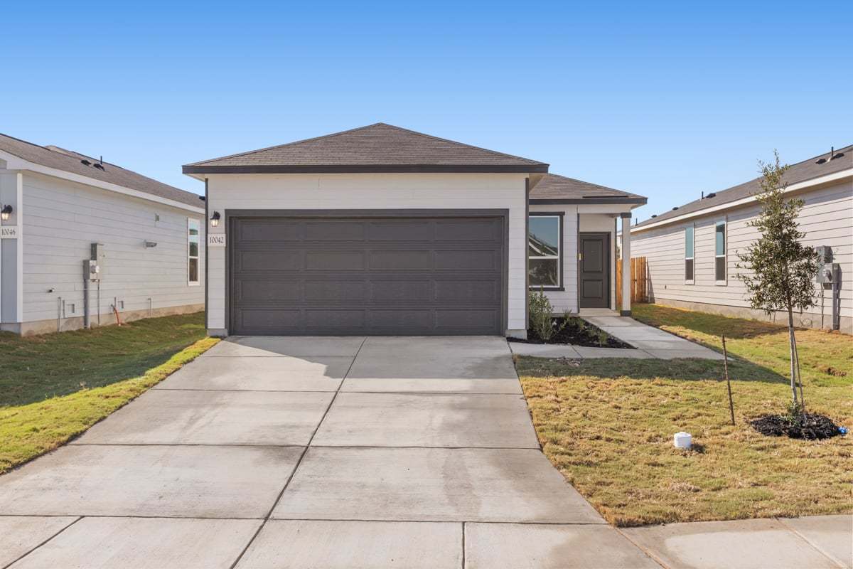 Exterior:Front exterior