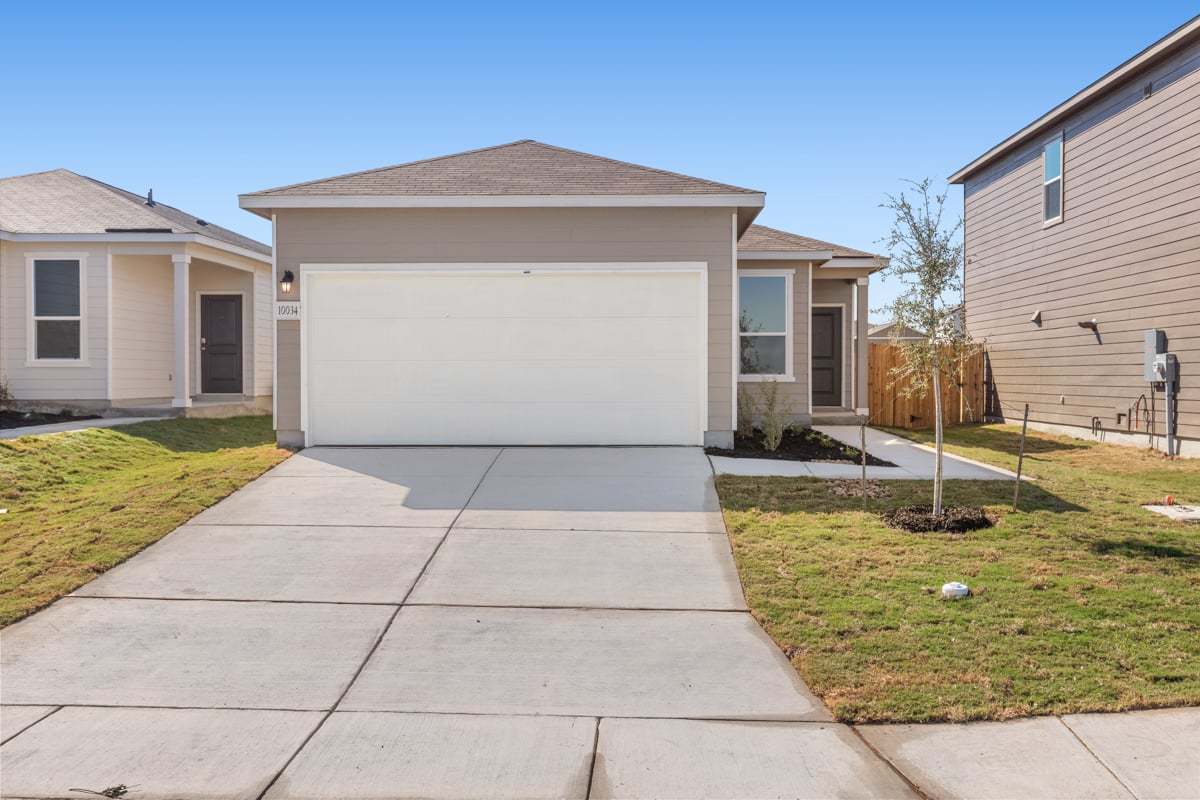 Exterior:Front exterior