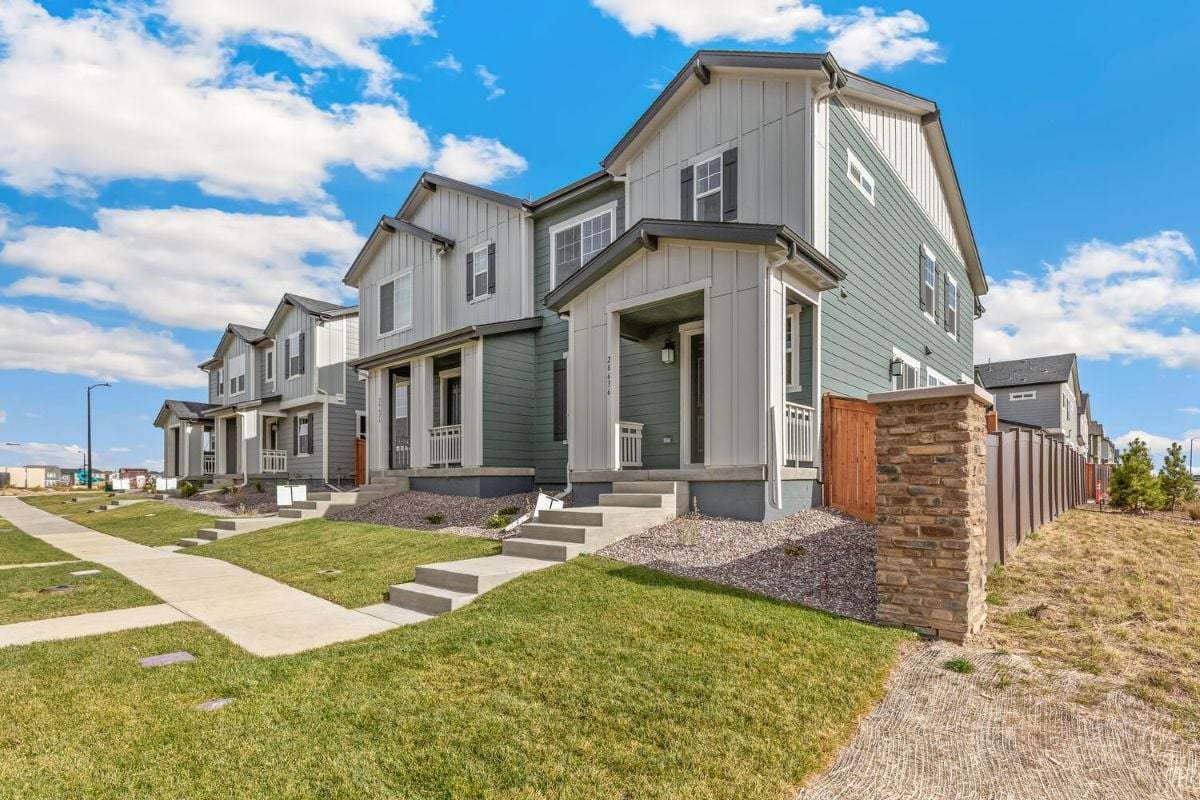 Exterior:Front exterior