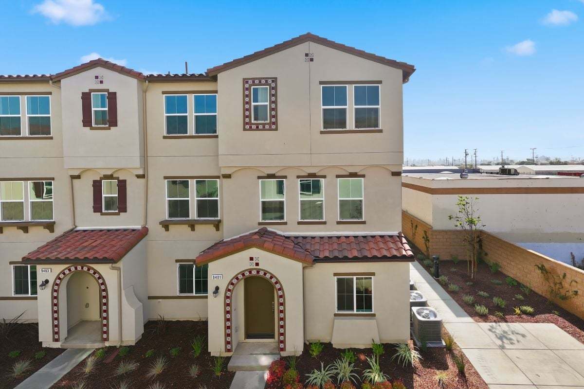 Exterior:Front exterior