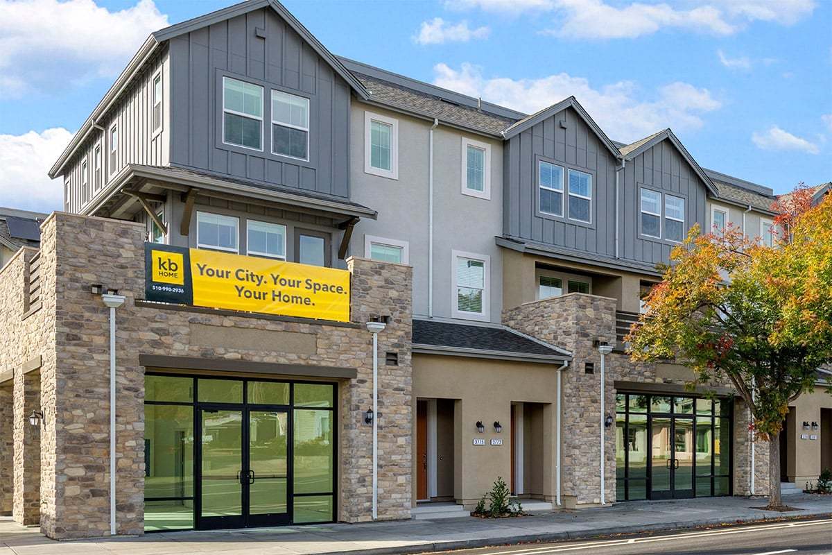 Exterior:Front exterior