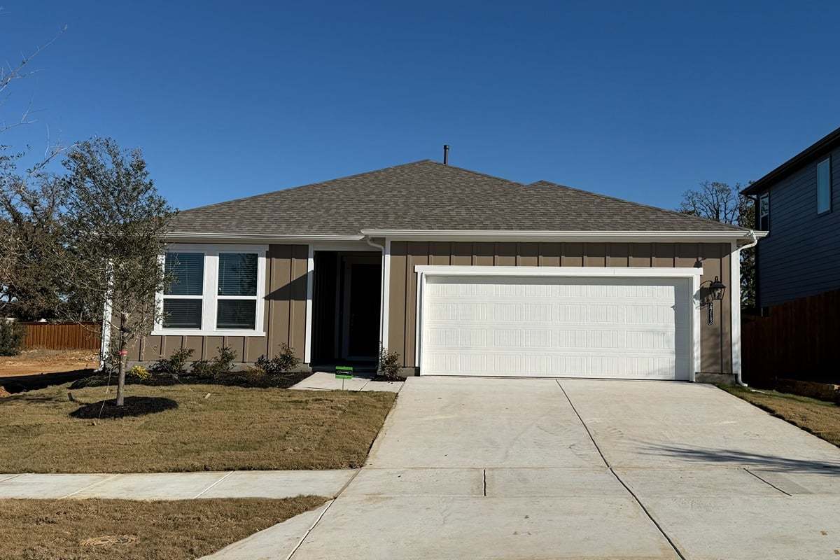 Exterior:Front exterior