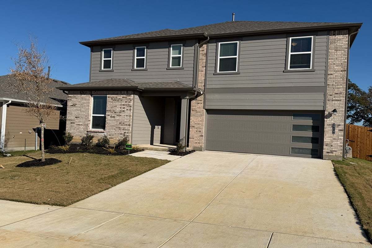 Exterior:Front exterior