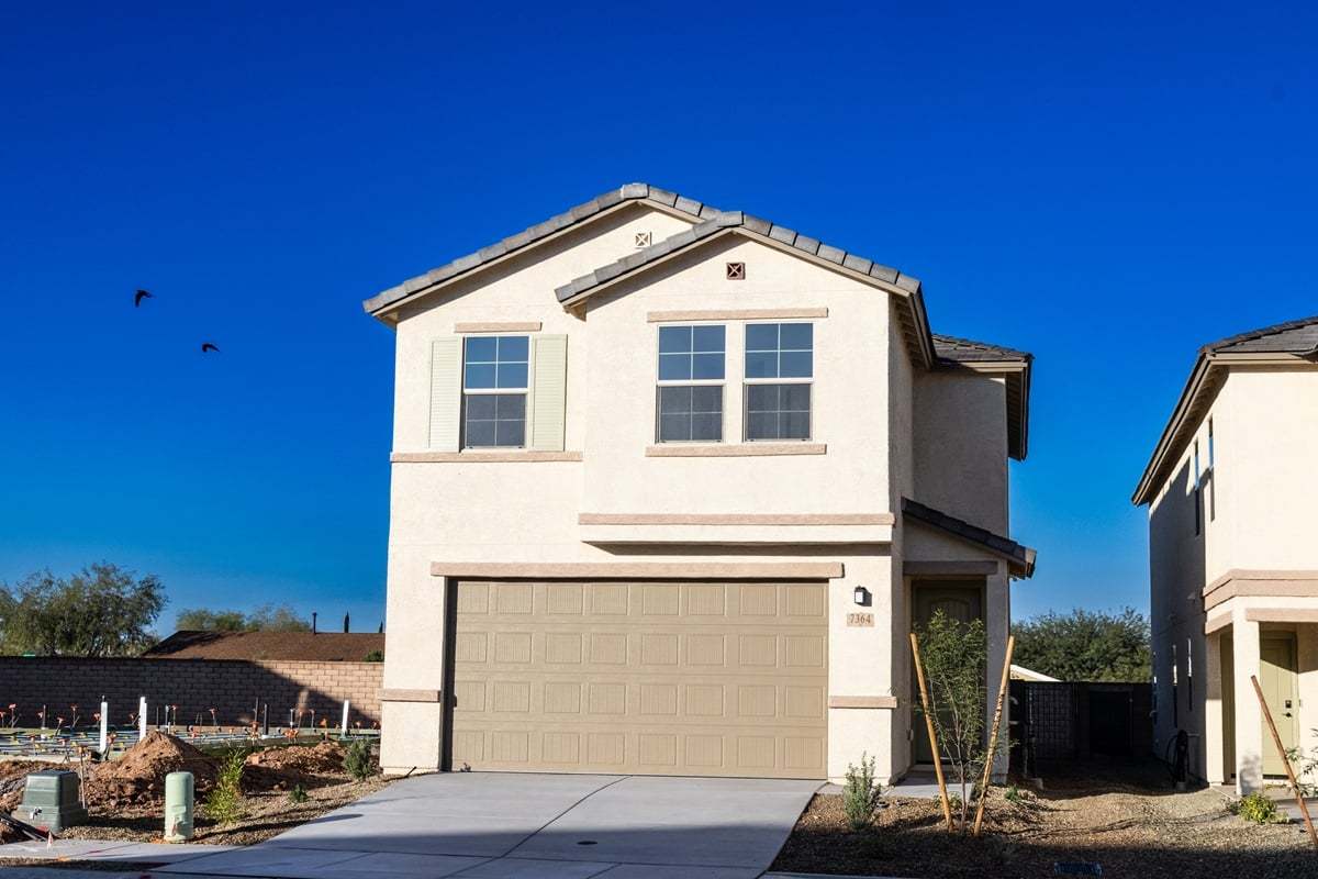 Exterior:Front exterior