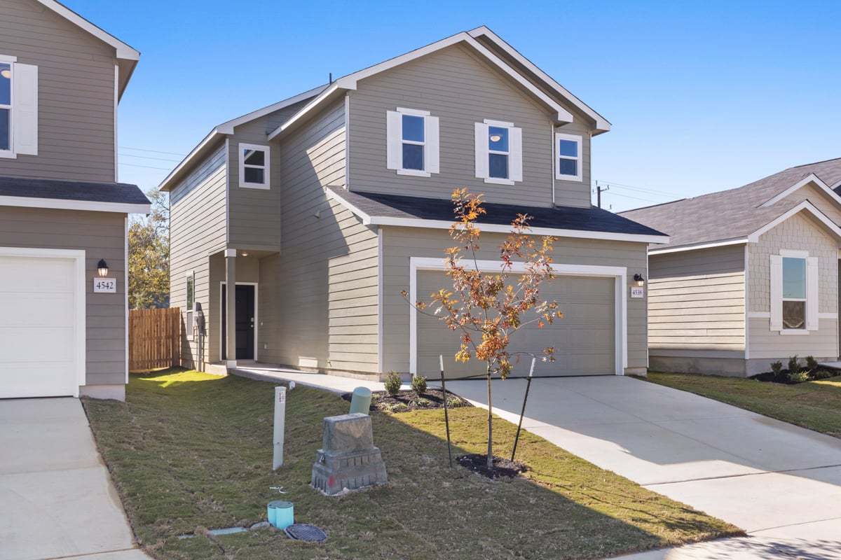 Exterior:Front exterior