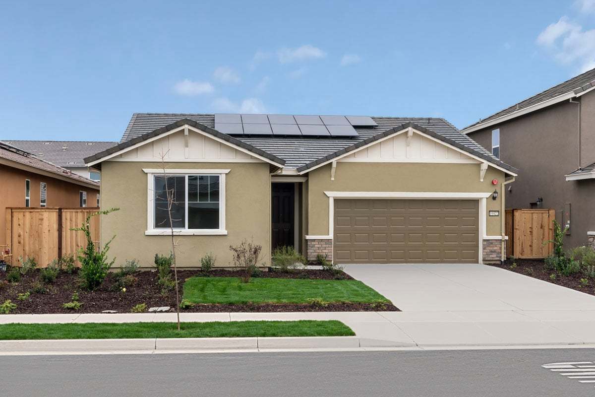 Exterior:Front exterior