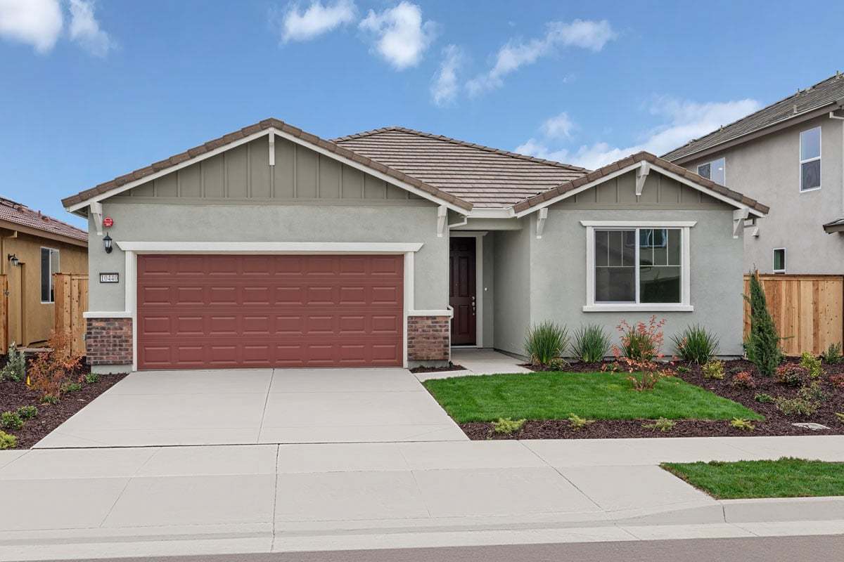 Exterior:Front exterior