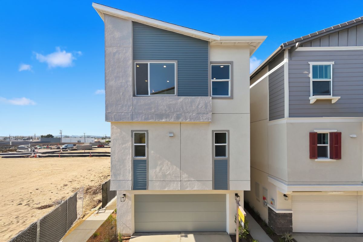 Exterior:Front exterior