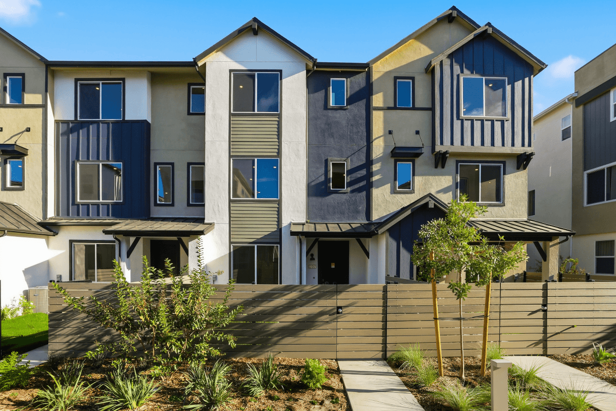 Exterior:Front exterior