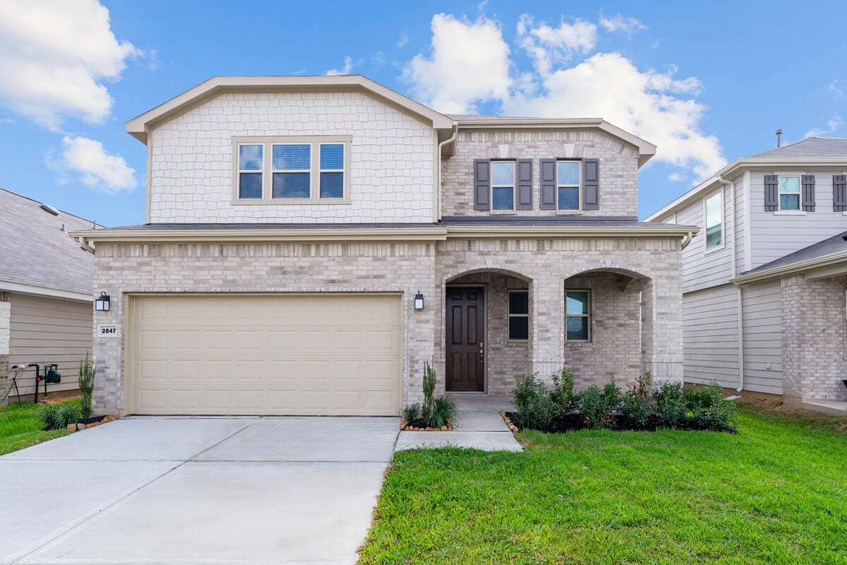 Exterior:Front exterior