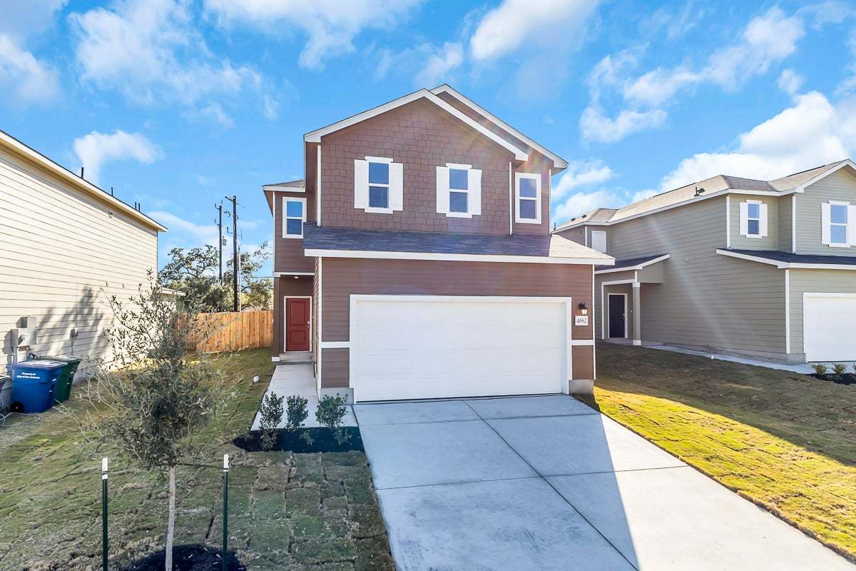 Exterior:Front exterior