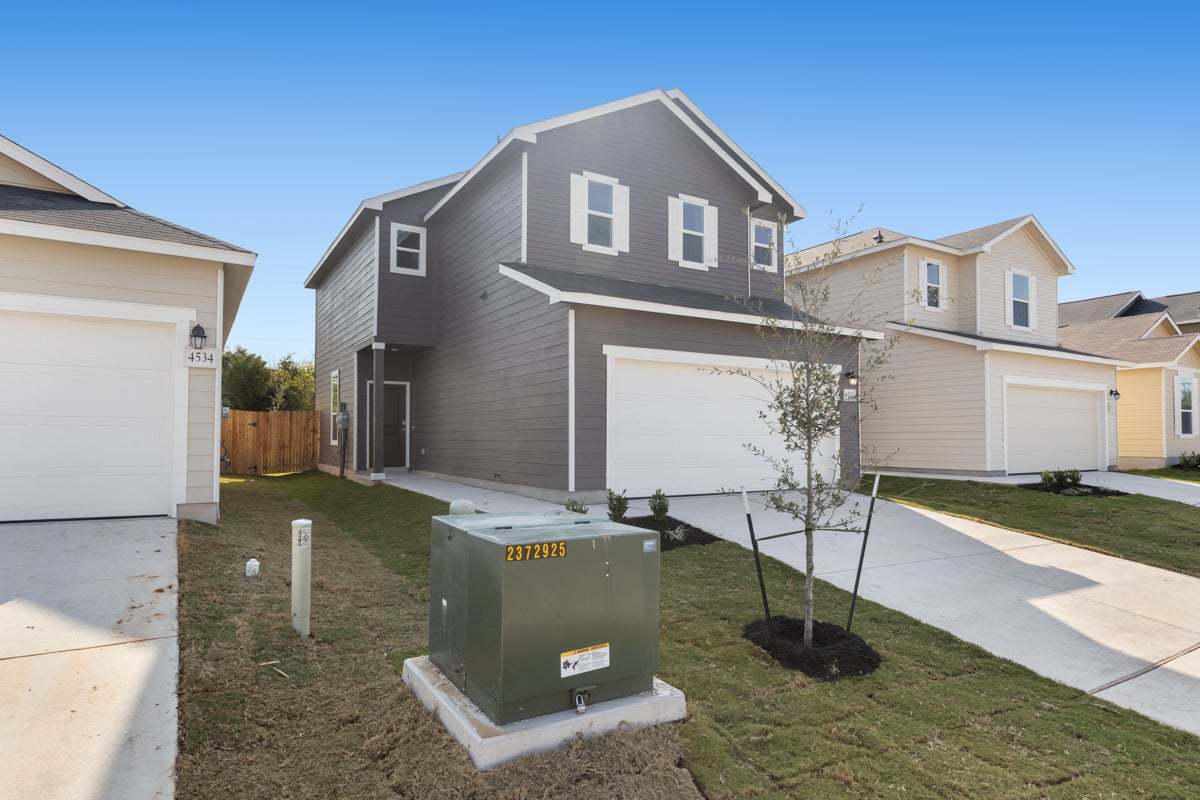 Exterior:Front exterior