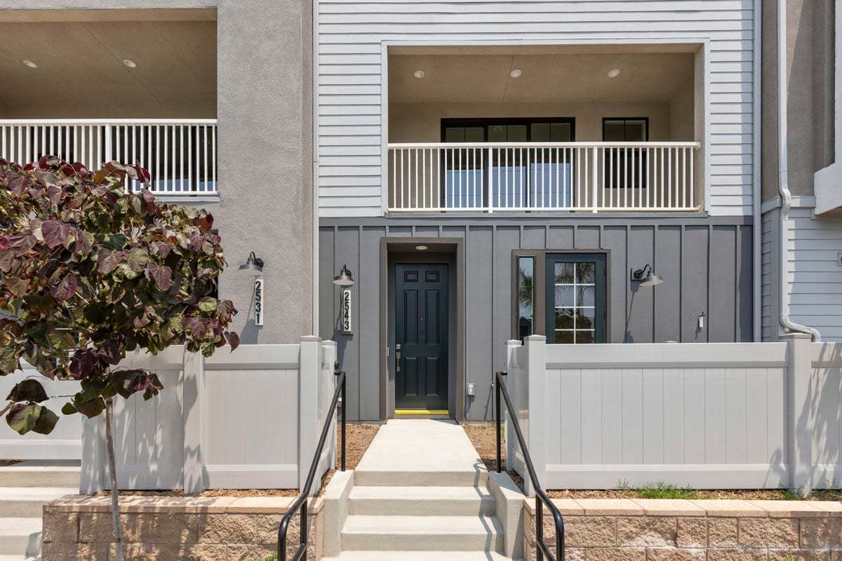 Exterior:Front exterior