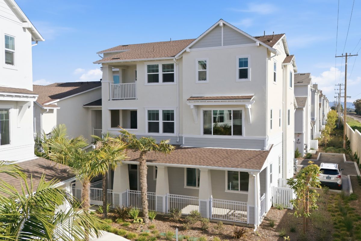 Exterior:Front exterior