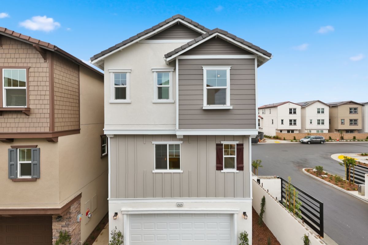 Exterior:Front exterior