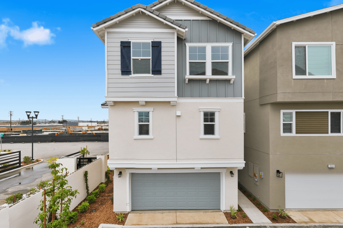 Exterior:Front exterior