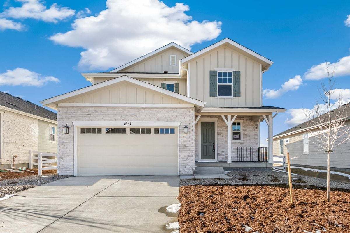 Exterior:Front exterior