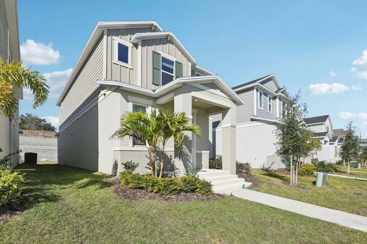 Exterior:Front exterior