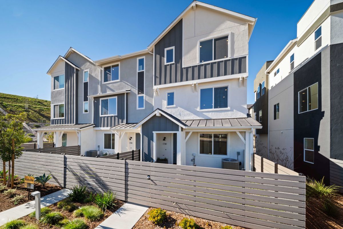 Exterior:Front exterior