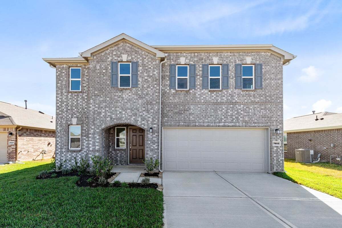 Exterior:Front exterior