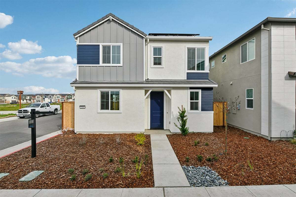 Exterior:Front exterior