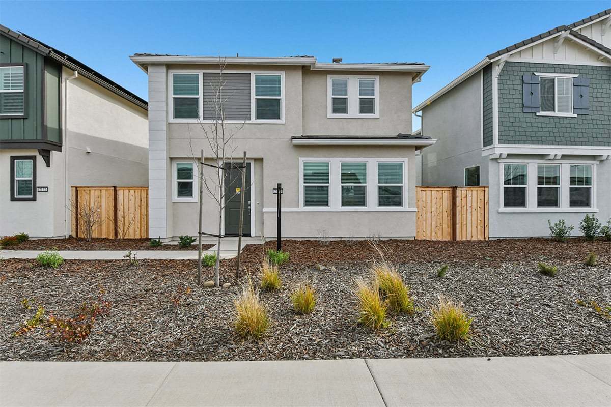 Exterior:Front exterior