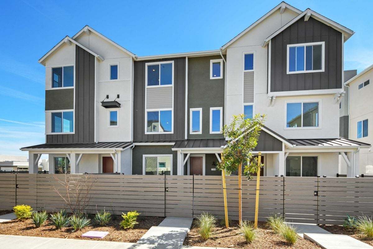 Exterior:Front exterior