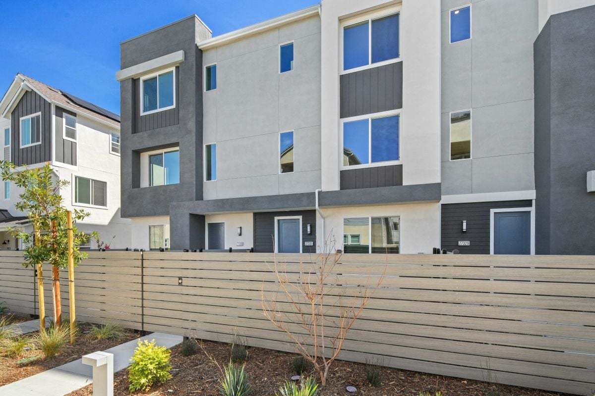 Exterior:Front exterior