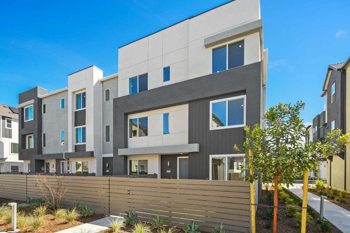 Exterior:Front exterior