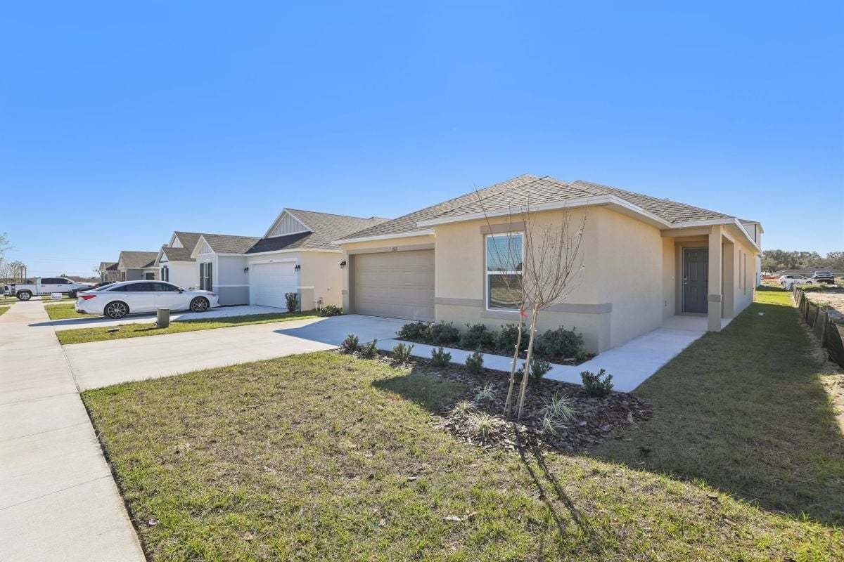 Exterior:Front exterior