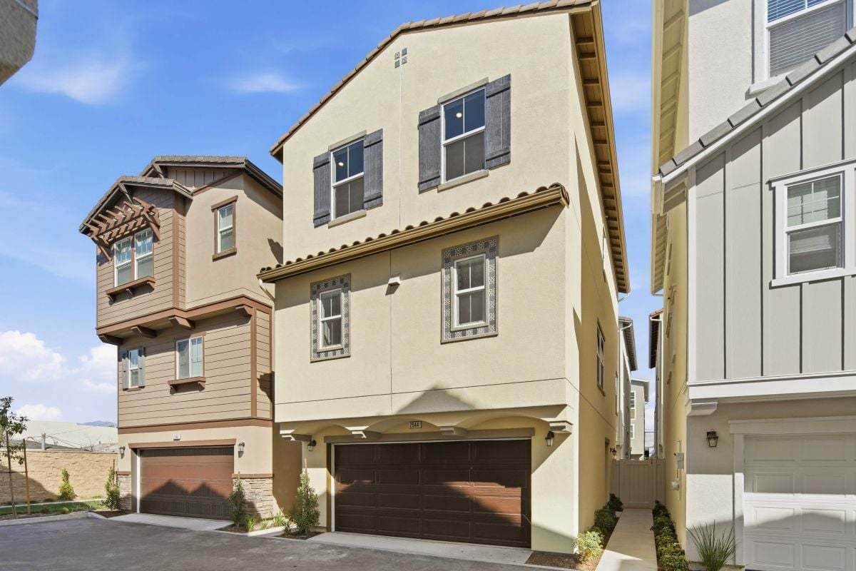 Exterior:Front exterior