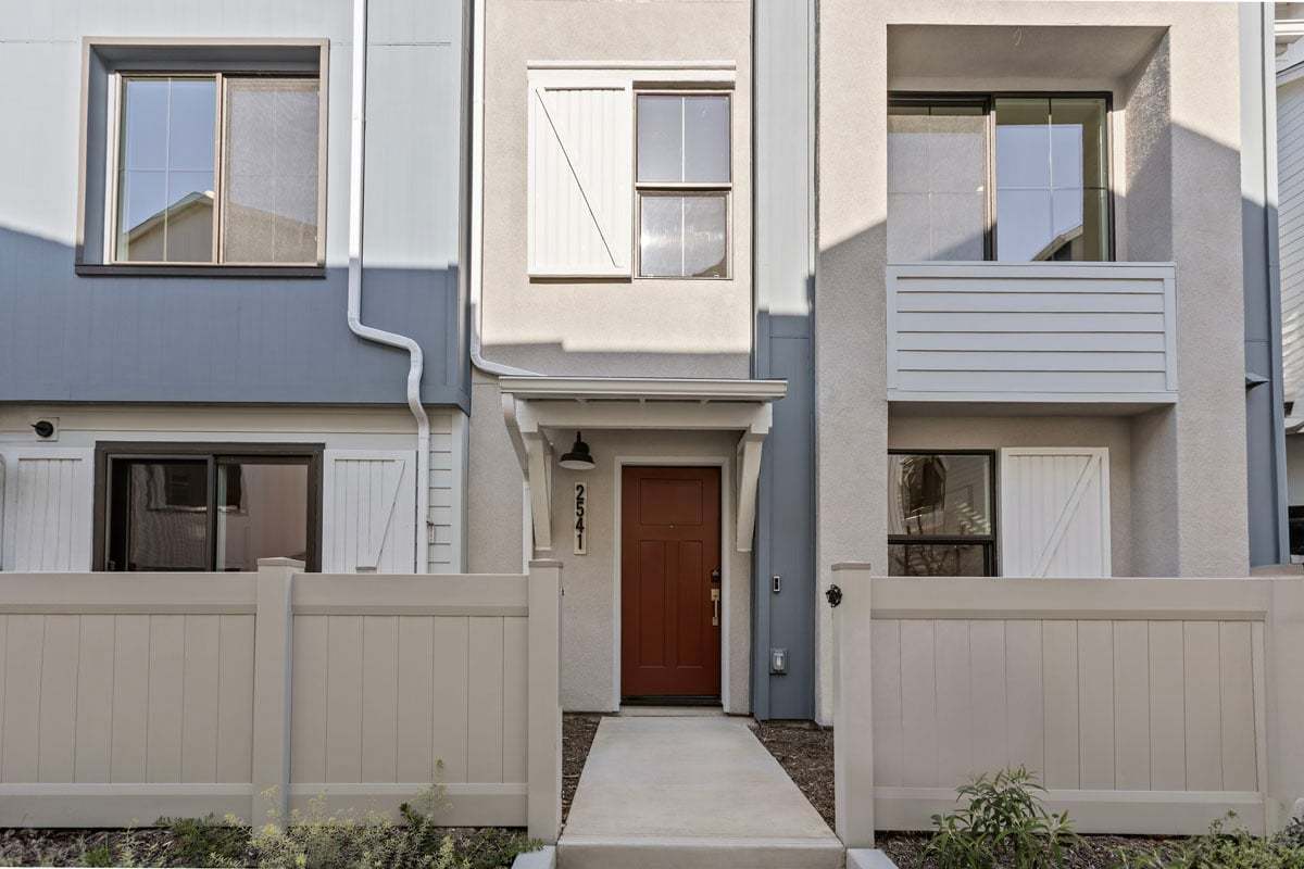 Exterior:Front exterior