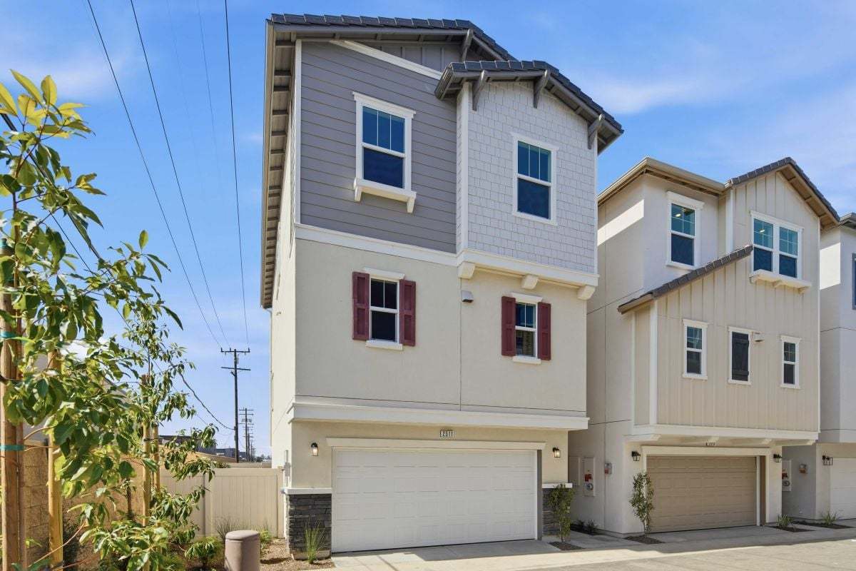 Exterior:Front exterior