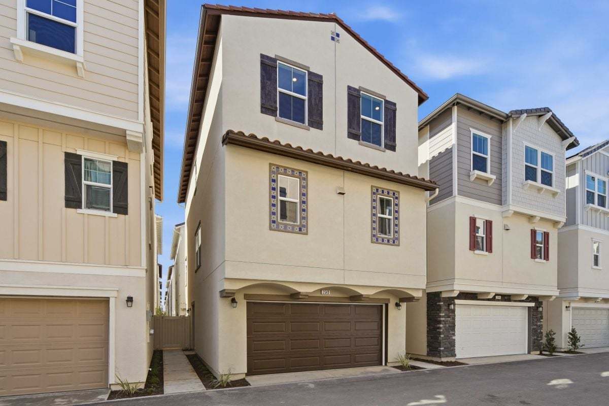 Exterior:Front exterior