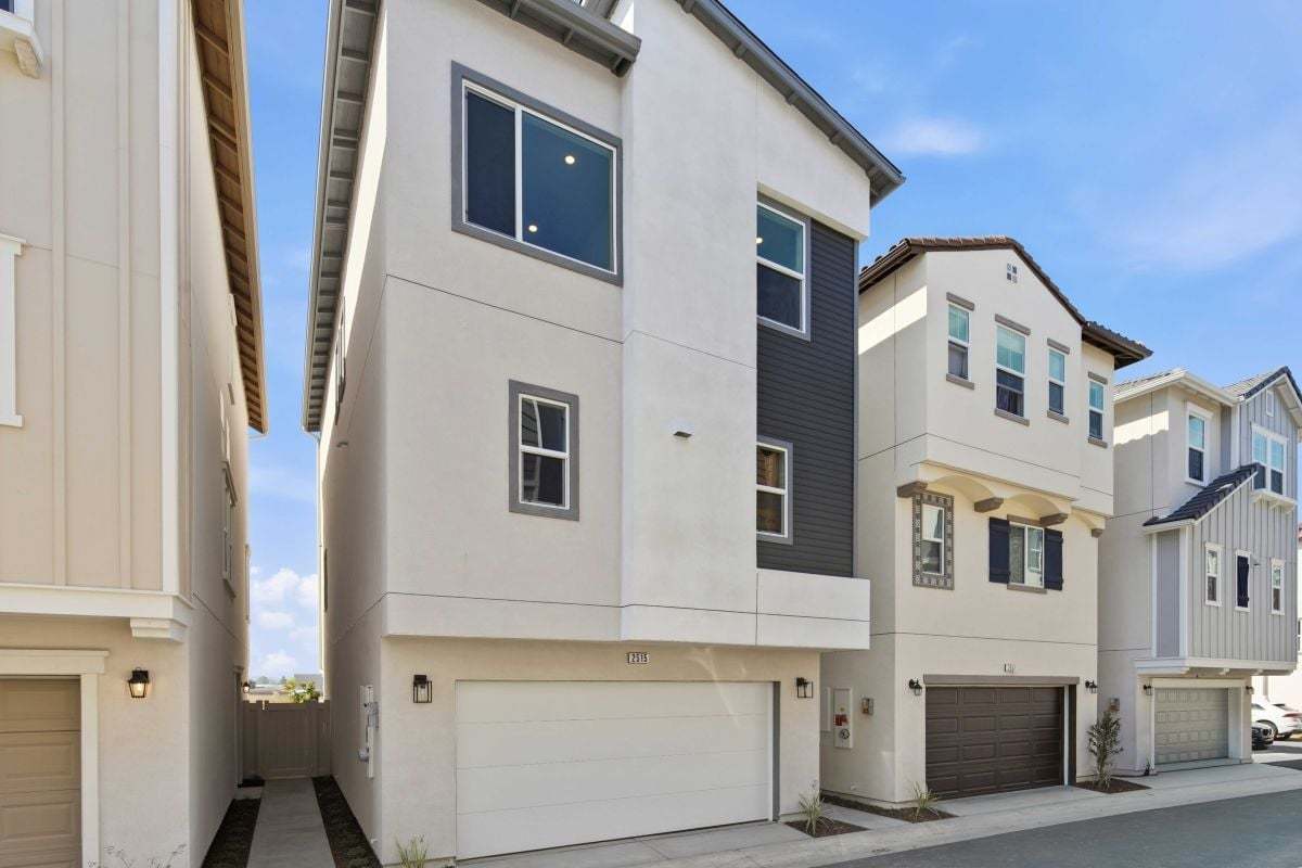 Exterior:Front exterior