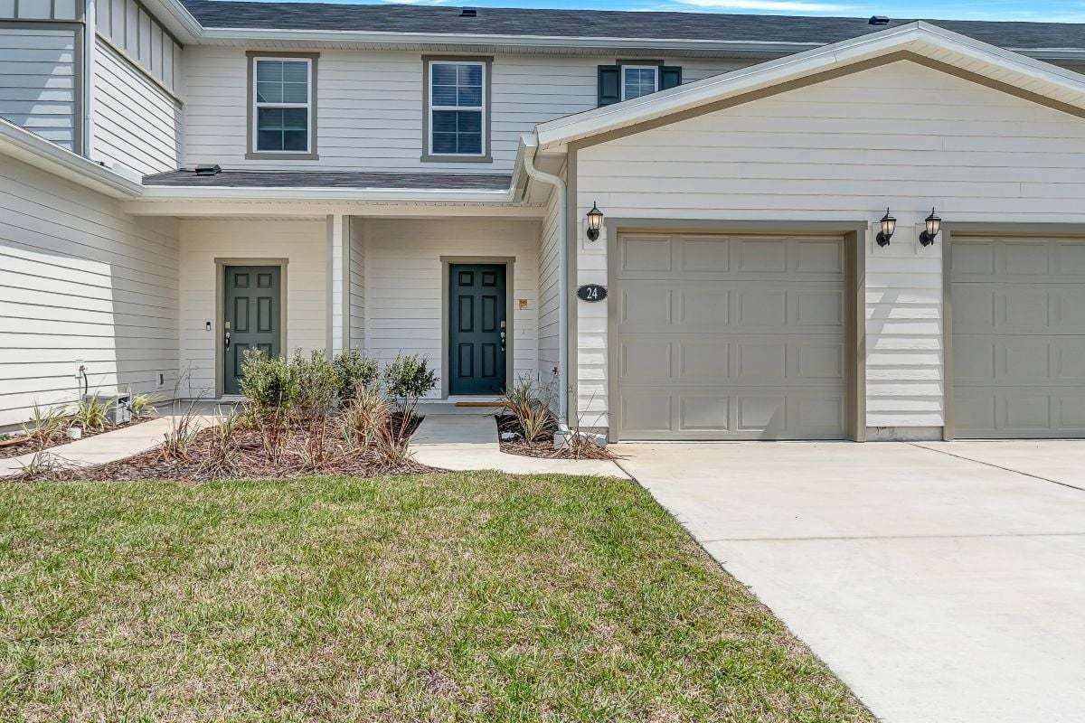 Exterior:Front exterior