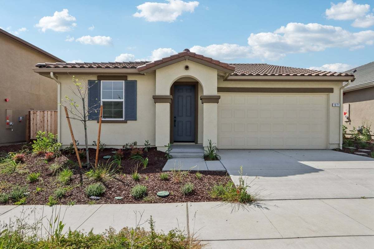 Exterior:Front exterior