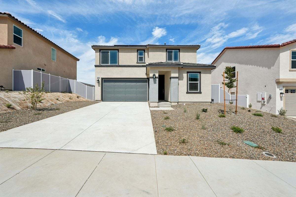 Exterior:Front exterior