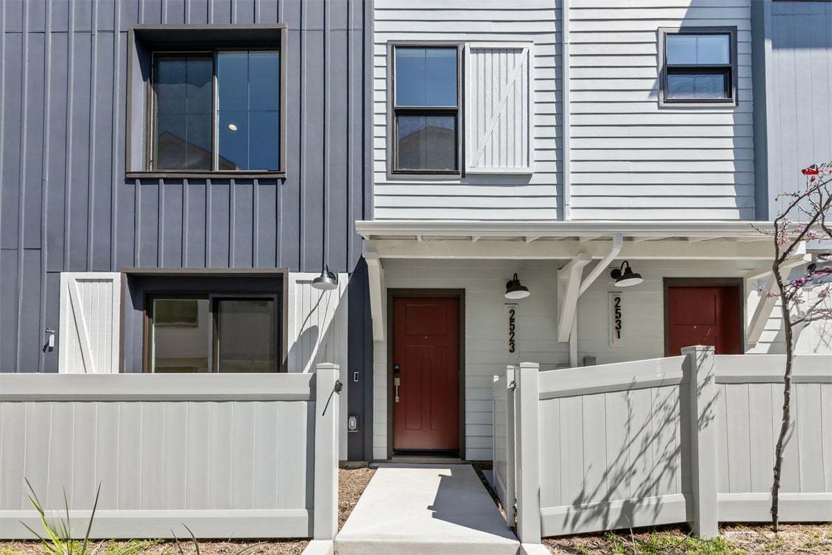 Exterior:Front exterior