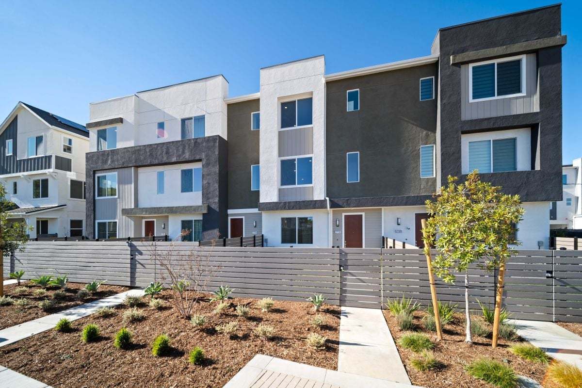 Exterior:Front exterior