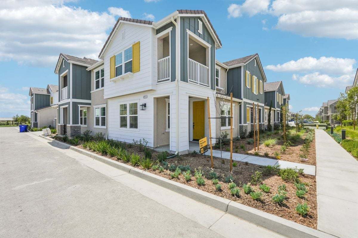 Exterior:Front exterior