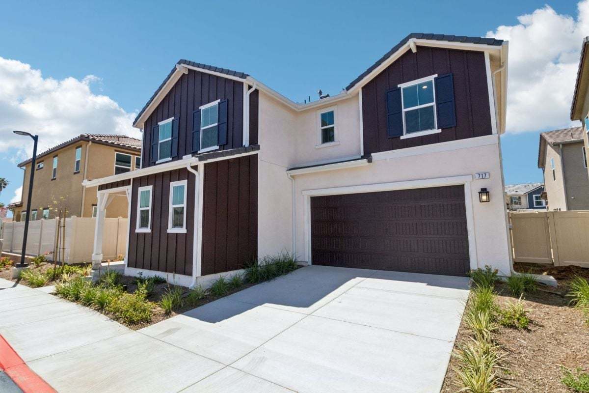 Exterior:Front exterior