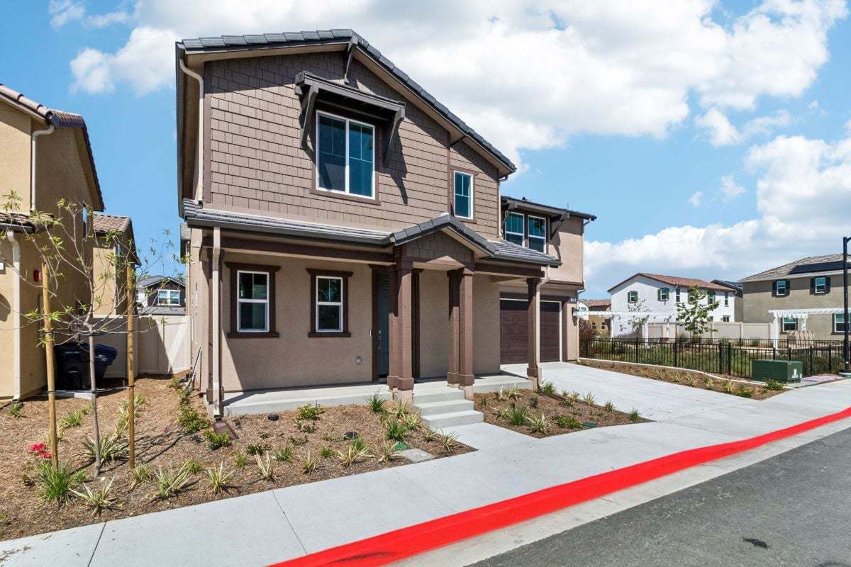 Exterior:Front exterior