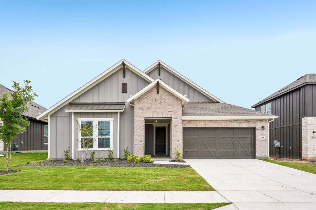 Exterior:Front exterior