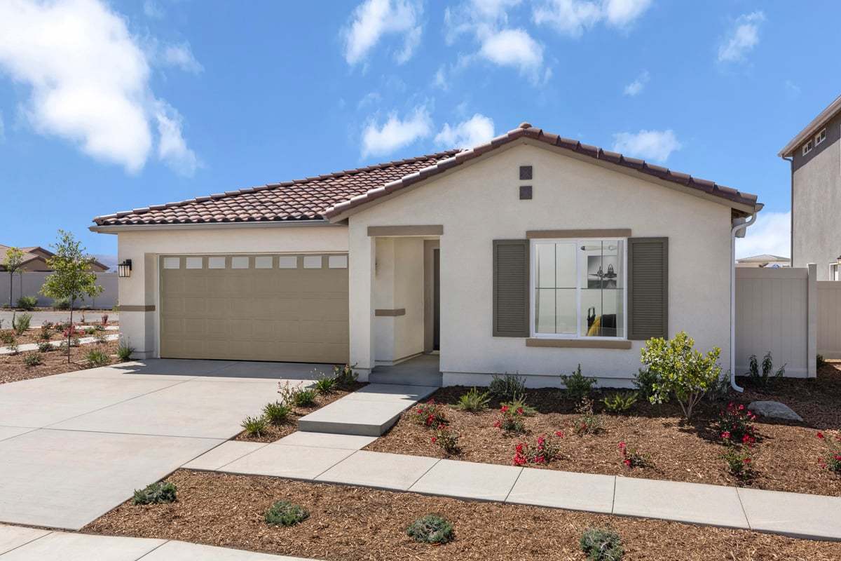 Exterior:Front exterior