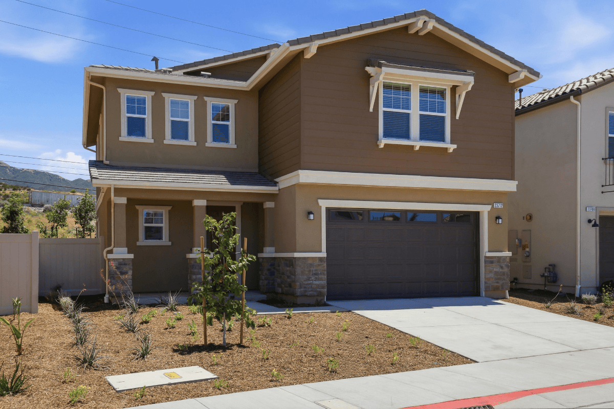 Exterior:Front exterior