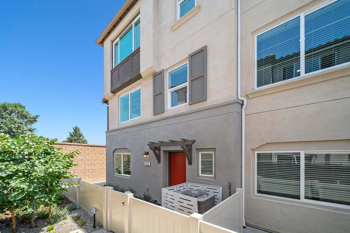 Exterior:Front exterior