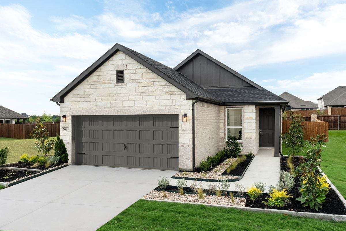 Exterior:Front exterior