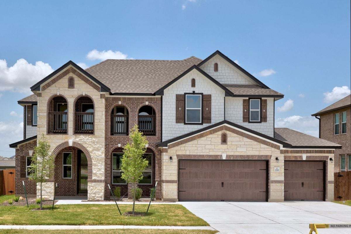 Exterior:Front exterior